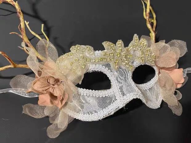 Carefully made masquerade mask by EclipseAdorn