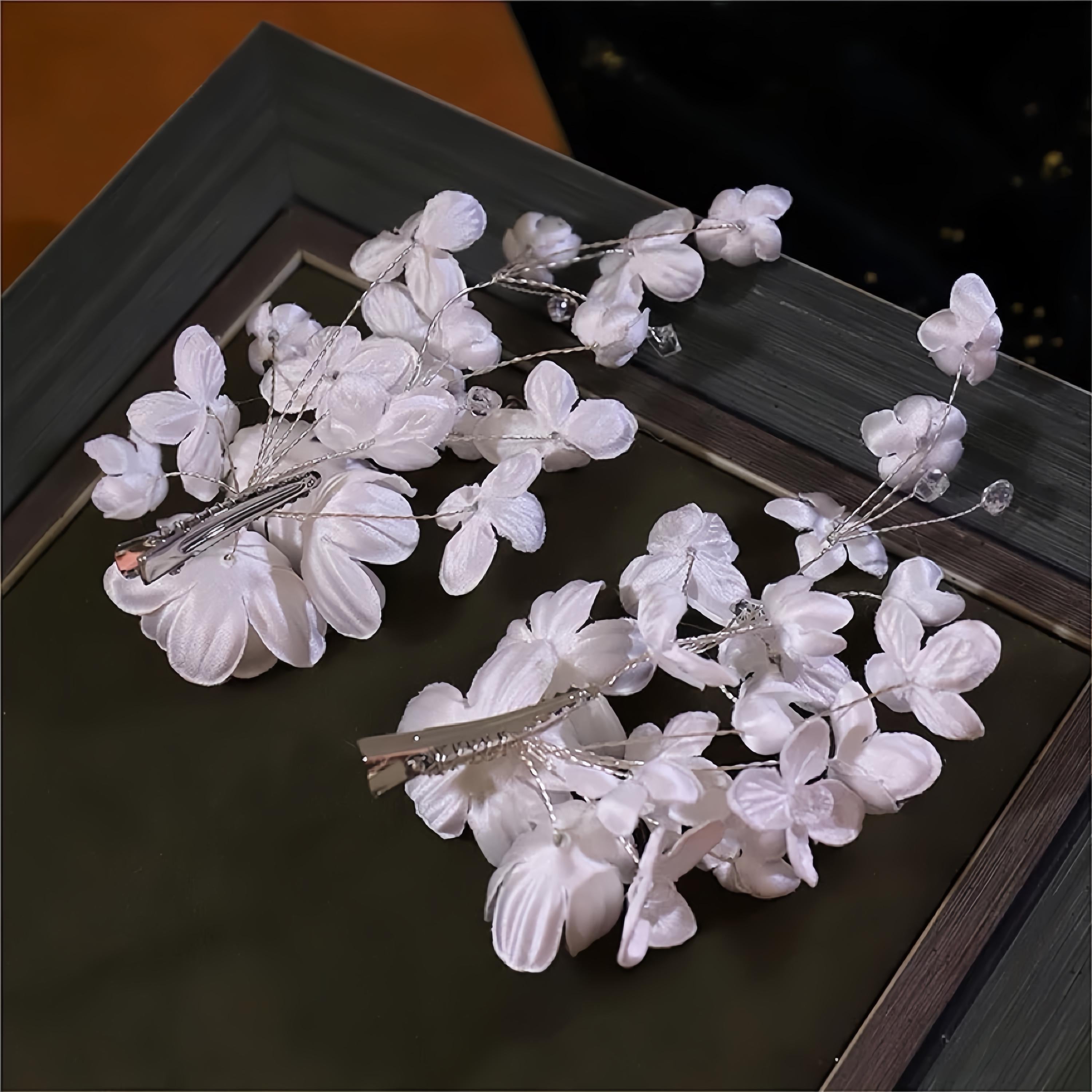 Additional handmade details of the White Flower Set Hair Clip