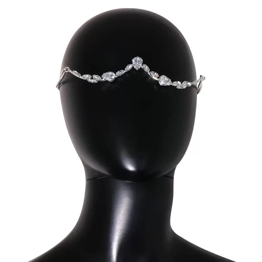 Artistic design details of the Rhinestone Crystal Face Chain