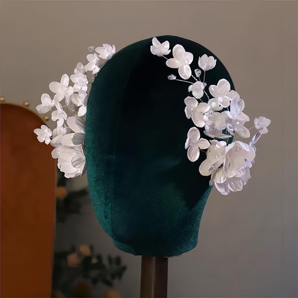 White Flower Set Hair Clip showing its carefully made details