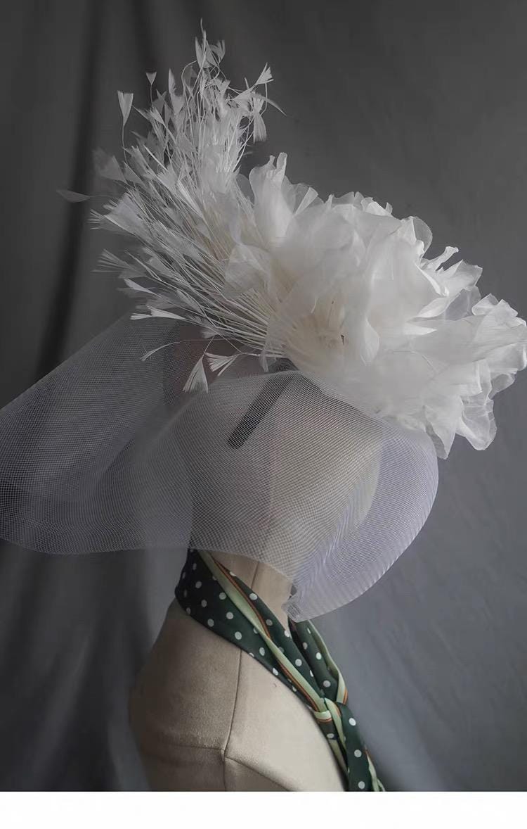 White Floral Fascinator Fascinator variant_title - EclipseAdorn
