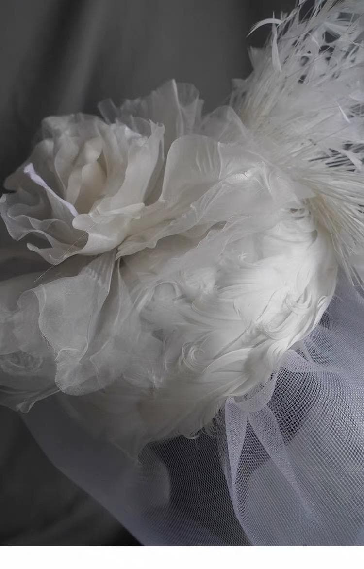 White Floral Fascinator Fascinator variant_title - EclipseAdorn