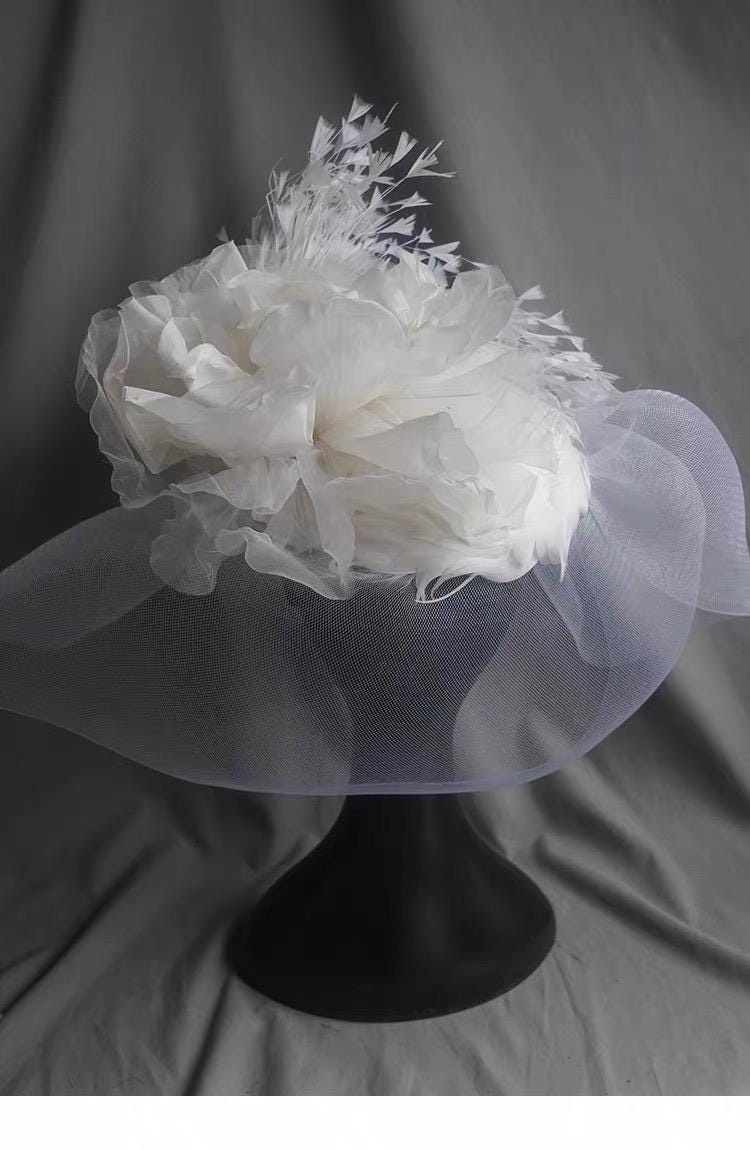 White Floral Fascinator Fascinator variant_title - EclipseAdorn